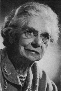 Dr. Elizabeth Bagshaw Dr. Elizabeth Bagshaw